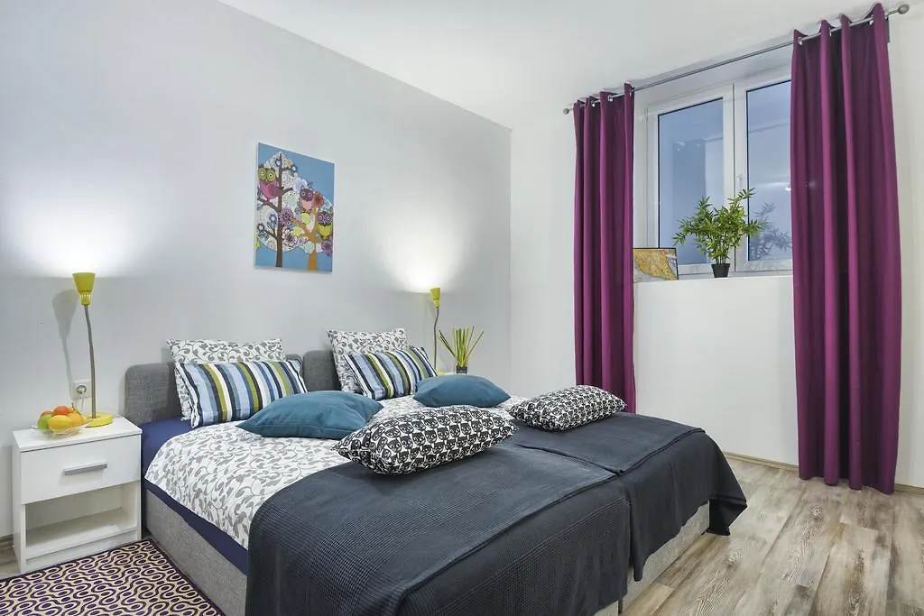Top Center Rooms & Studio Gostinjska kuća