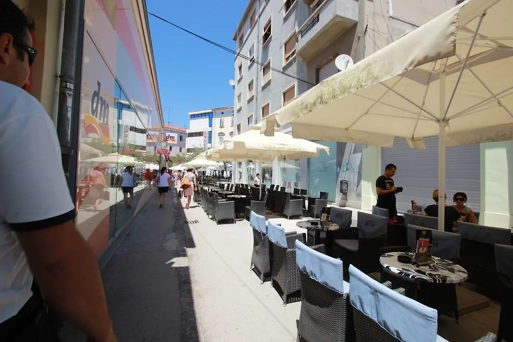 Top Center Rooms & Studio 3*, Pula