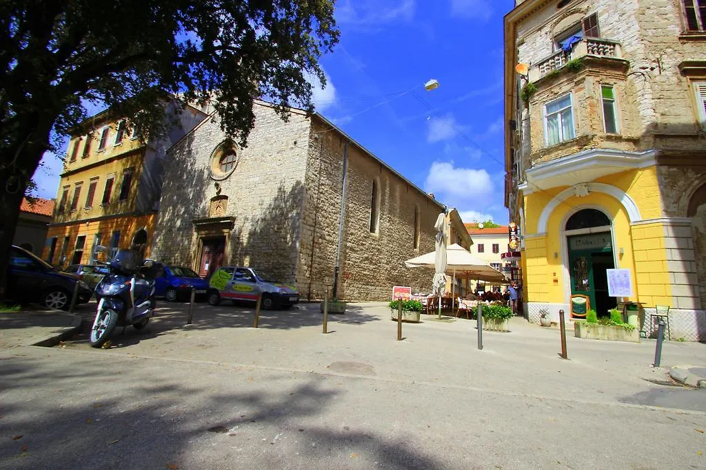 Top Center Rooms & Studio 3*, Pula